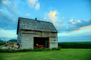 Fototapeta premium old barn in the field