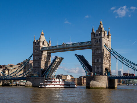 London England United Kingdom, Great Britain, city landscape, Undergroud, Big Ben, Temse, BUckinghham palace, parlament, SOHO, Covert garden