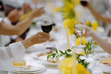 Cheers to Celebration: An Elegant Dining Table Experience
