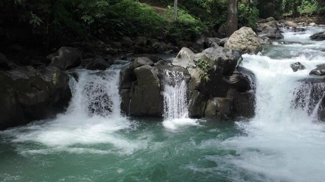 Track forward into El Salto La Fortuna Waterfalls 