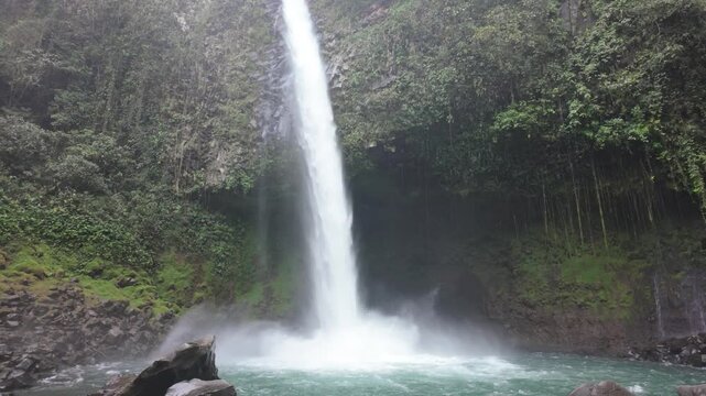 La Fortuna Waterfall in slow motion, Costa Rica