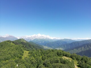 Obraz premium Large mountain range in tranquil landscape no text present