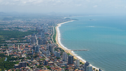 Aerial view of the vast coastline of Balneário Piçarras, with Barra Velha in the distance and the Atlantic Ocean as the backdrop, showcasing the stunning coastal landscape.

