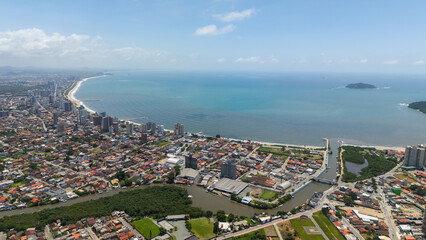 Fototapeta premium Panoramic aerial view of Balneário Piçarras, a coastal city in southern Brazil, on a sunny day, highlighting its long shoreline and urban landscape.