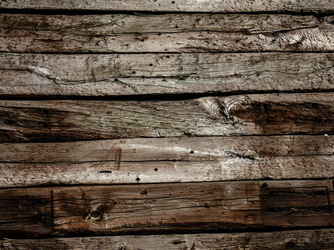 Holzwand aus verwitterten Eisenbahn Schwellen