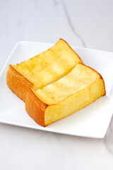 厚切りのフレンチトーストは朝食にぴったり
