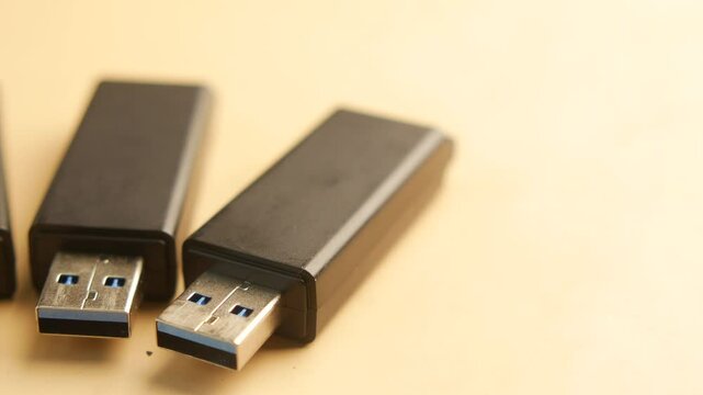 Storing and transferring files using USB flash drives