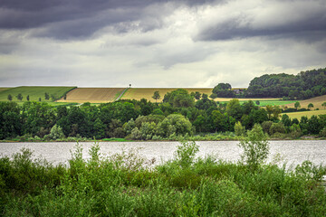 Eine weite Aussicht über den Möhnesee.