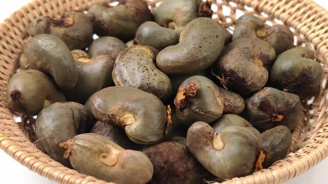 Fresh and roasted cashew nuts