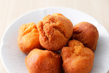 サーターアンダギー　Sata Andagi