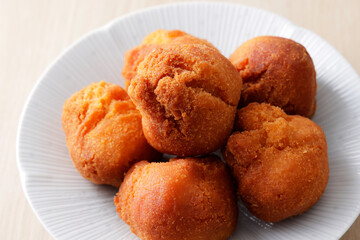 サーターアンダギー　Sata Andagi