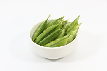 春の息吹、うすいえんどうの優しい緑