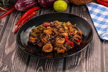Squid with vegetables in oyser sauce