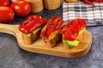 Bruschetta with avocado and grilled pepper