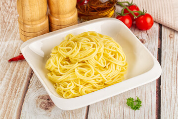 Boiled yellow egg noodles in the bowl