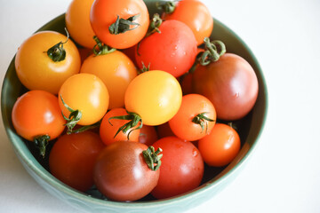 カラフルなミニトマト