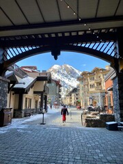 Obraz premium Scenic snowy mountain village view.