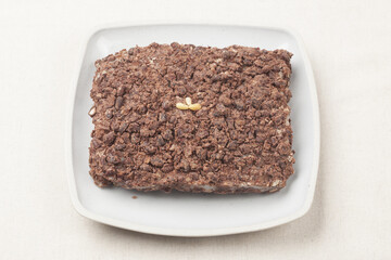  Sirutteok is a rice cake made by mixing rice cake powder with beans or red beans and steaming it without putting a layer on it.