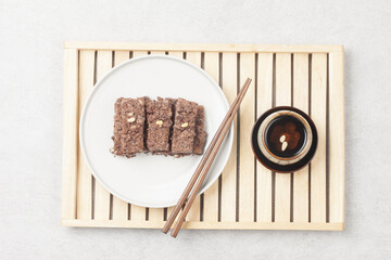  Sirutteok is a rice cake made by mixing rice cake powder with beans or red beans and steaming it without putting a layer on it.