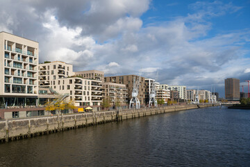 Fototapeta premium Moderne Wohn- und Geschäftsgebäude, Versmannkai, Baakenhafen, Hafencity, Hamburg, Deutschland, Europa