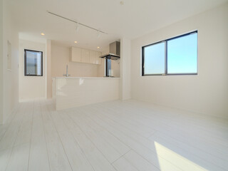 白を基調としたシンプルなモダンリビング