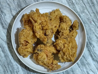 Crispy fried chicken from Indonesia is crispy and delicious.