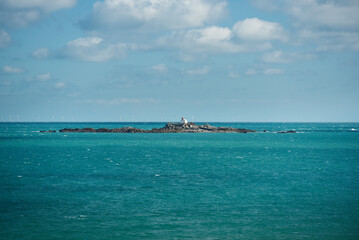Saint-Quay-Portrieux, piscine naturelle et plongeoir - Côtes d’Armor, Bretagne - petit sémaphore