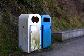 Saint-Quay-Portrieux, piscine naturelle et plongeoir - Côtes d’Armor, Bretagne - poubelles