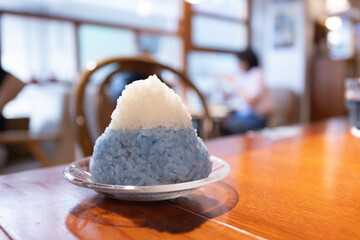 rice balls that made as like as mount fuji