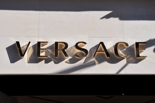 Versace ロゴ看板