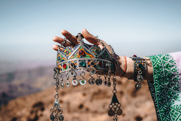 Berber Woman’s Handcrafted Headpiece – A Symbol of Moroccan Tradition
