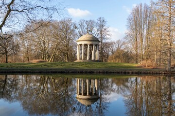 Obraz premium Spiegelung im Wasser. Hannover Park