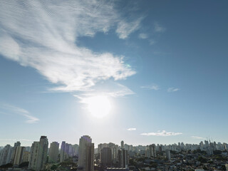 A Lapa, um dos bairros mais tradicionais de S&atilde;o Paulo, ganha uma nova dimens&atilde;o vista do alto. Com imagens captadas por drone, &eacute; poss&iacute;vel apreciar sua din&acirc;mica urbana, a mistura de constru&ccedil;&otilde;es hist&oacute;ric