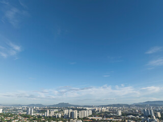 Naklejka premium A Lapa, um dos bairros mais tradicionais de São Paulo, ganha uma nova dimensão vista do alto. Com imagens captadas por drone, é possível apreciar sua dinâmica urbana, a mistura de construções históric
