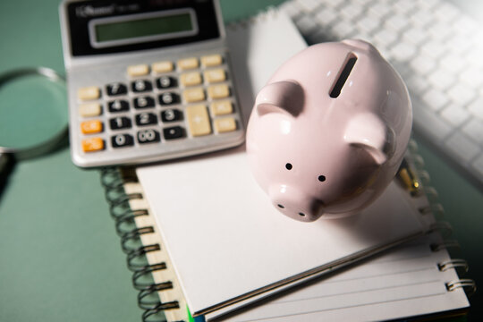 saving money in piggy bank.