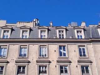 Fototapeta premium facade of a building with blue sky