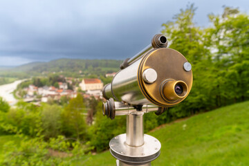 Bad Tölz - Fernrohr auf dem Kalvarienberg mit Aussicht auf die Altstadt