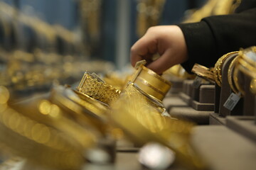 buying gold bracelets