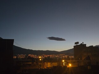 Perú, fotos originales tomadas por mi persona con el objetivo de compartir (ciudad, noche, nubes)
