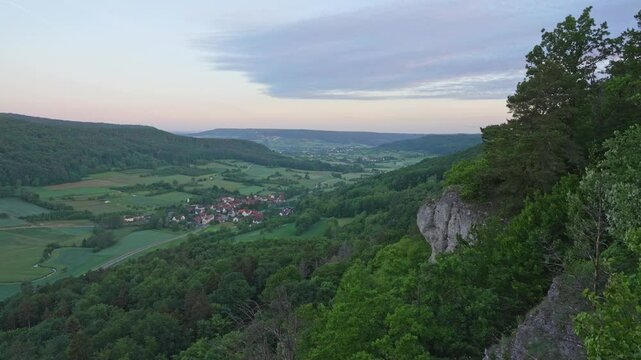 Landschaft, Ortschaft, Fr&uuml;hling, Morgen, Oberzausbach, Pretzfeld, Fr&auml;nkische Schweiz, Bayern, Deutschland, Europa