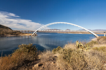 Obraz premium The Theodore Roosevelt Bridge at Roosevelt Lake