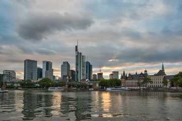 Obraz premium Frankfurt Germany, sunset city skyline at Main River and business skyscraper