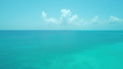 Obraz premium A boat floats in the ocean under a bright, sunny sky.