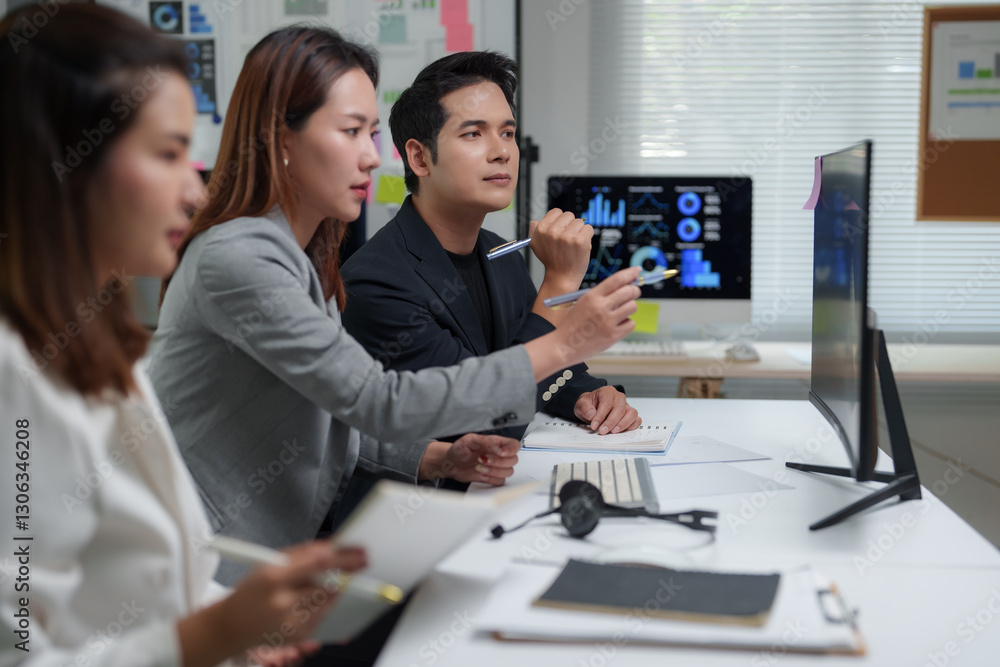 Poster business team analyzing data on computer screen in office meeting