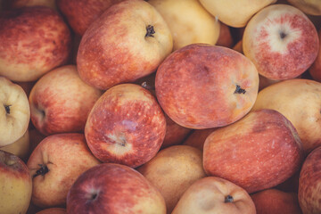 Close-up of fresh red and yellow apples piled together, showcasing their natural texture. Perfect for food, agriculture, and healthy eating concepts.