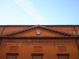 Obraz premium Palazzo Vescovile, Cremona, latin inscription remembering Homobonus Offredus, bishop of Cremona