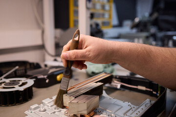 Obraz premium Skilled Hands Engaged in Repairing Electronic Devices Using a Variety of Specialized Tools