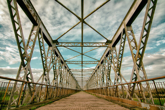 puente de hierro Lora del rio Sevilla 
