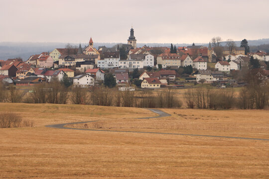 Blick vom Vulkanradweg auf Herbstein (Vogelsberg)