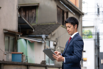 男性　ビジネス © Takahiro